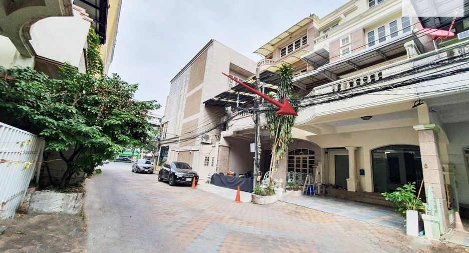 For sale 9 bed office in Bang Phlat, Bangkok