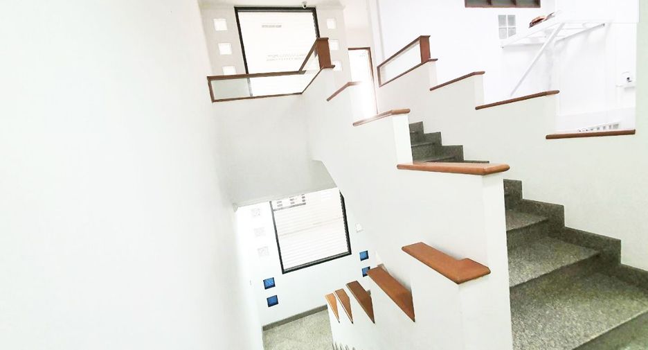 For sale 9 bed office in Bang Phlat, Bangkok