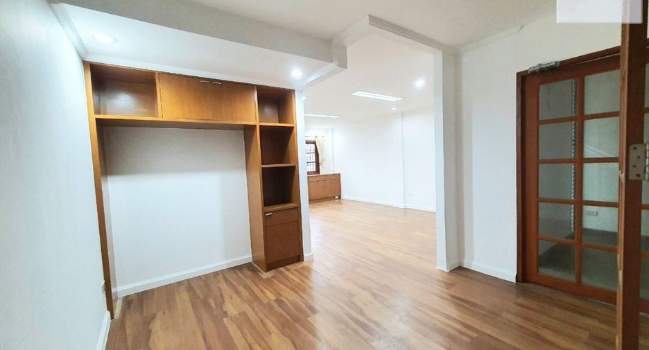 For sale 9 bed office in Bang Phlat, Bangkok