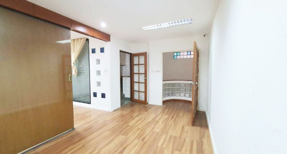 For sale 9 bed office in Bang Phlat, Bangkok