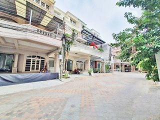 For sale 9 Beds office in Bang Phlat, Bangkok