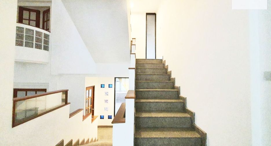 For sale 9 bed office in Bang Phlat, Bangkok