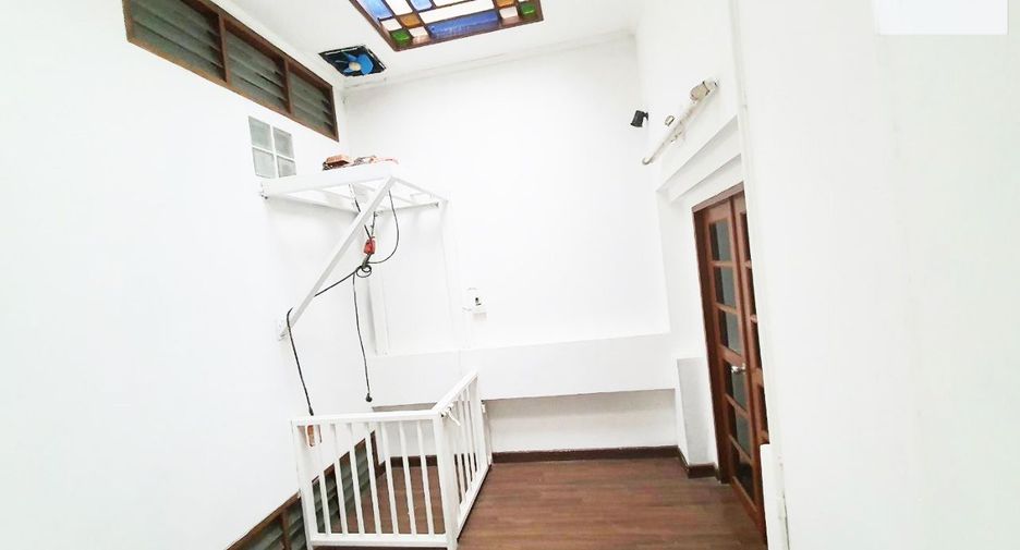 For sale 9 bed office in Bang Phlat, Bangkok
