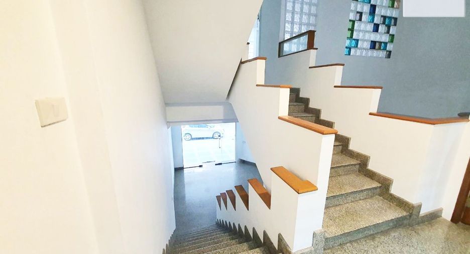 For sale 9 bed office in Bang Phlat, Bangkok