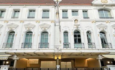 For rent 4 Beds townhouse in Yan Nawa, Bangkok