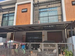 For sale 4 bed townhouse in Khlong Sam Wa, Bangkok