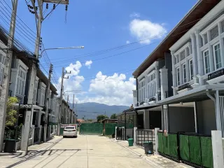 For rent 4 bed townhouse in Mueang Chiang Mai, Chiang Mai