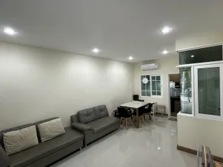 For rent 4 bed townhouse in Mueang Chiang Mai, Chiang Mai
