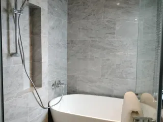 For sale 100 bed hotel in Khlong Toei, Bangkok