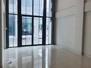 For rent 4 bed retail Space in Suan Luang, Bangkok