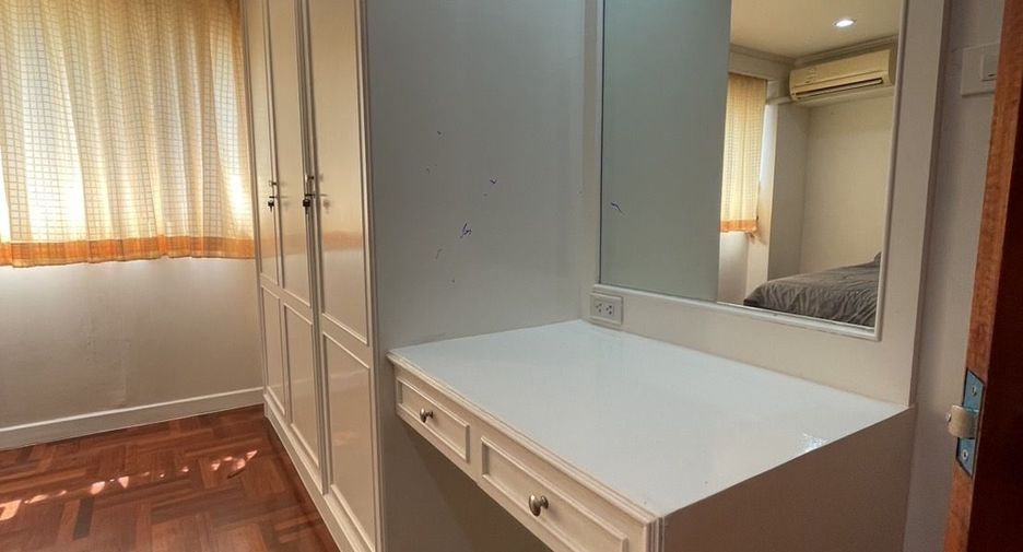 For rent 3 Beds condo in Khlong Toei, Bangkok