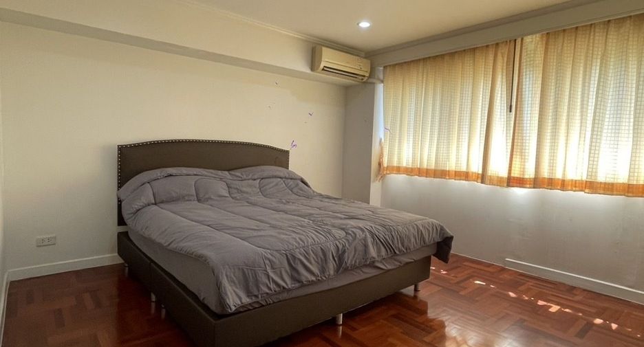 For rent 3 Beds condo in Khlong Toei, Bangkok