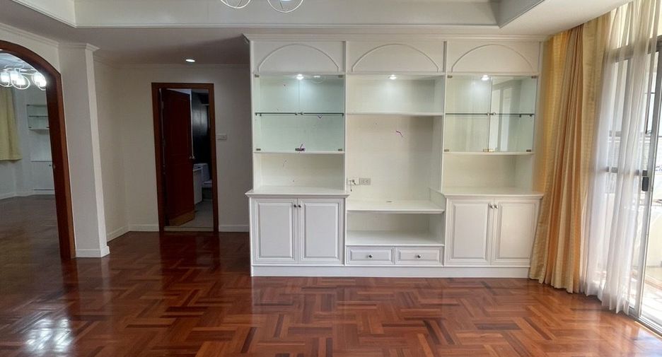 For rent 3 Beds condo in Khlong Toei, Bangkok