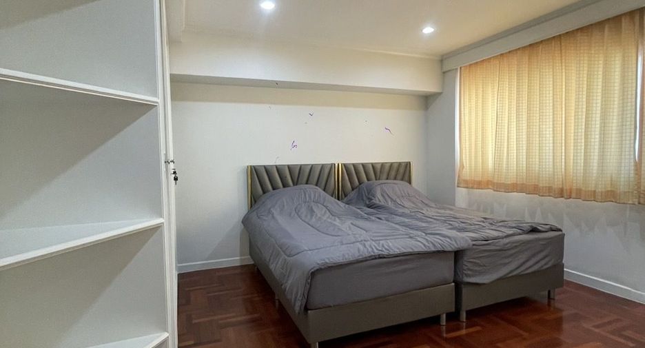 For rent 3 Beds condo in Khlong Toei, Bangkok