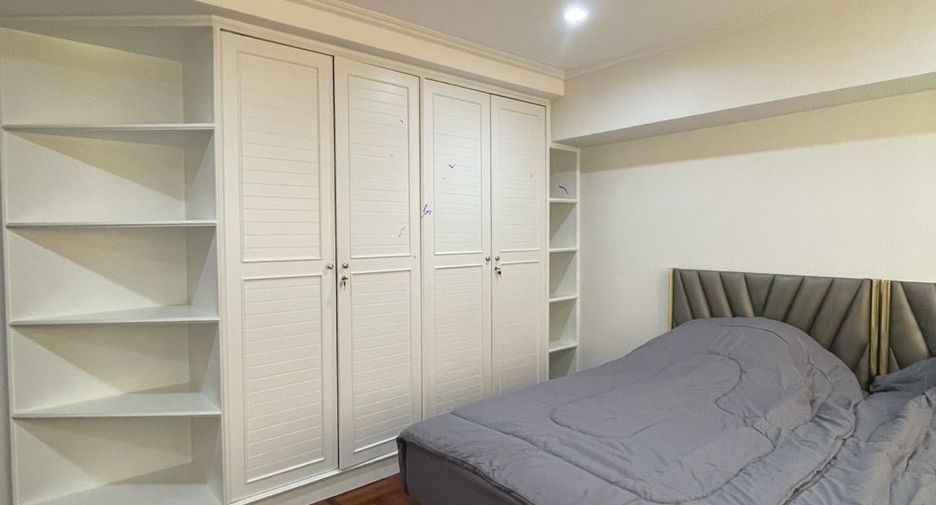 For rent 3 Beds condo in Khlong Toei, Bangkok
