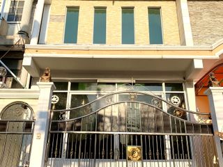 For sale 3 bed townhouse in Bangkok Yai, Bangkok