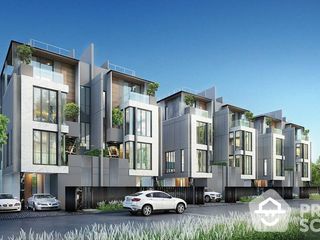 For sale 3 Beds house in Phra Khanong, Bangkok