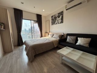 For sale スタジオ condo in Phra Khanong, Bangkok