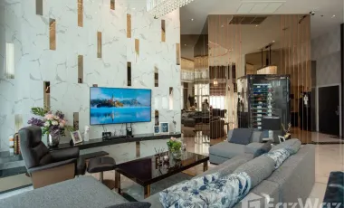 For rent 2 bed condo in Huai Khwang, Bangkok