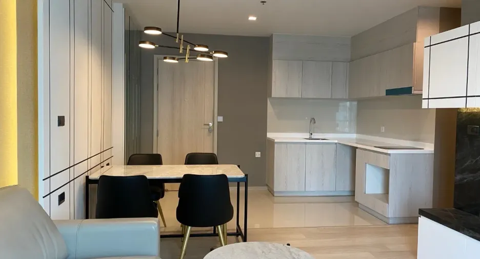 For rent 2 bed condo in Pathum Wan, Bangkok