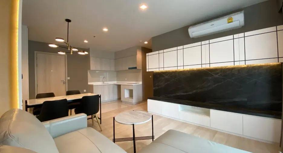 For rent 2 bed condo in Pathum Wan, Bangkok