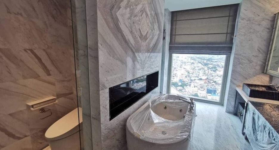 For sale 3 bed condo in Khlong San, Bangkok