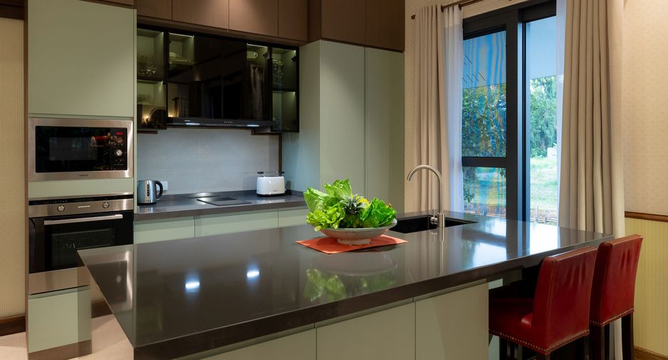 For rent and for sale 5 bedrooms house in Saraphi, Chiang Mai