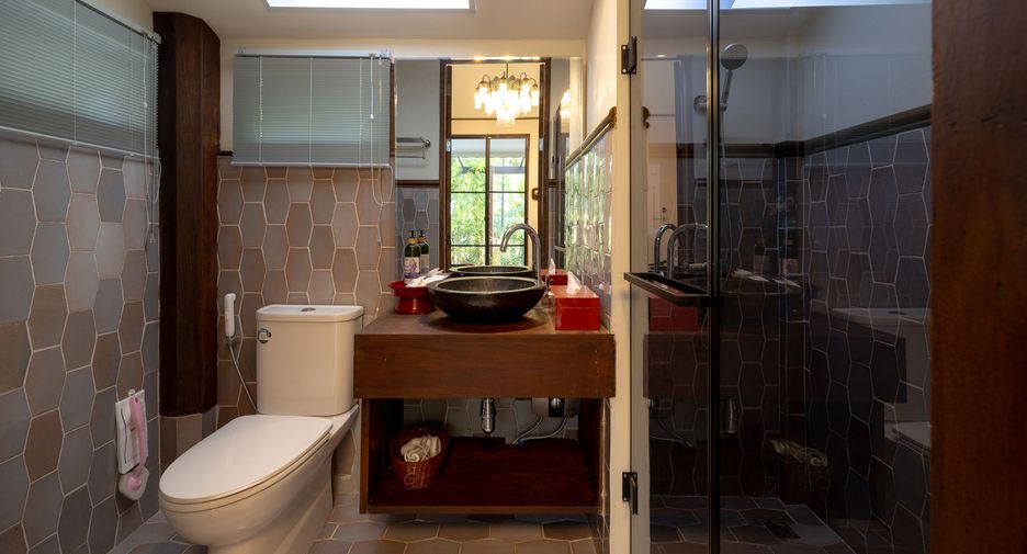 For rent and for sale 5 bedrooms house in Saraphi, Chiang Mai
