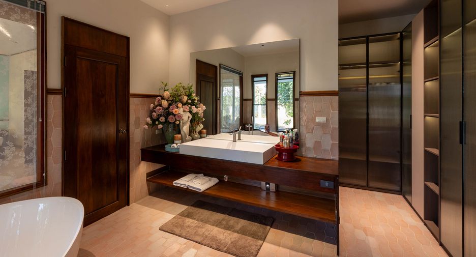 For rent and for sale 5 bedrooms house in Saraphi, Chiang Mai