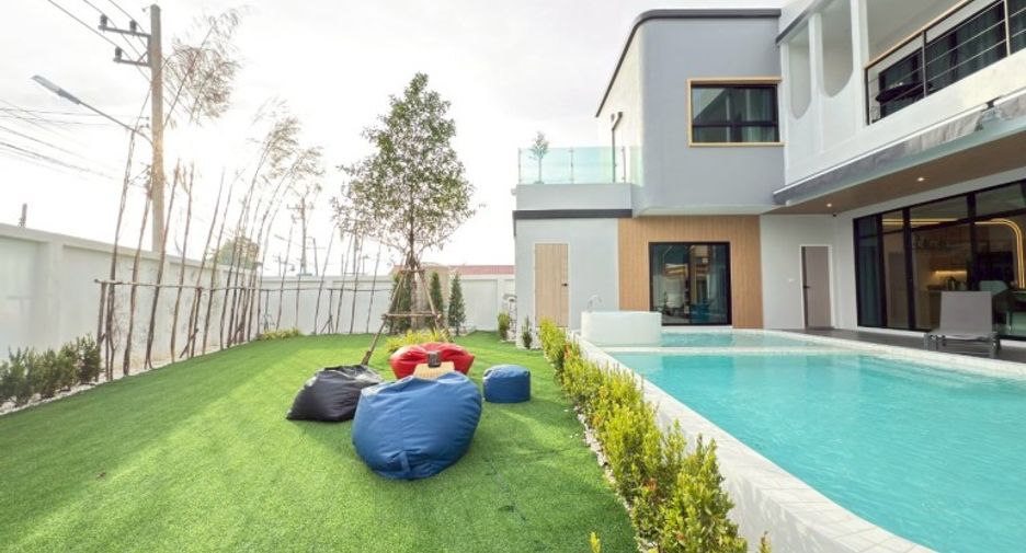 For sale 5 bedrooms house in Huay Yai, Pattaya