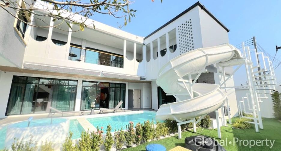 For sale 5 bedrooms house in Huay Yai, Pattaya