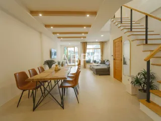 Casa adosada en alquiler y en venta de 3 habitaciones en Bang Lamung, Chonburi