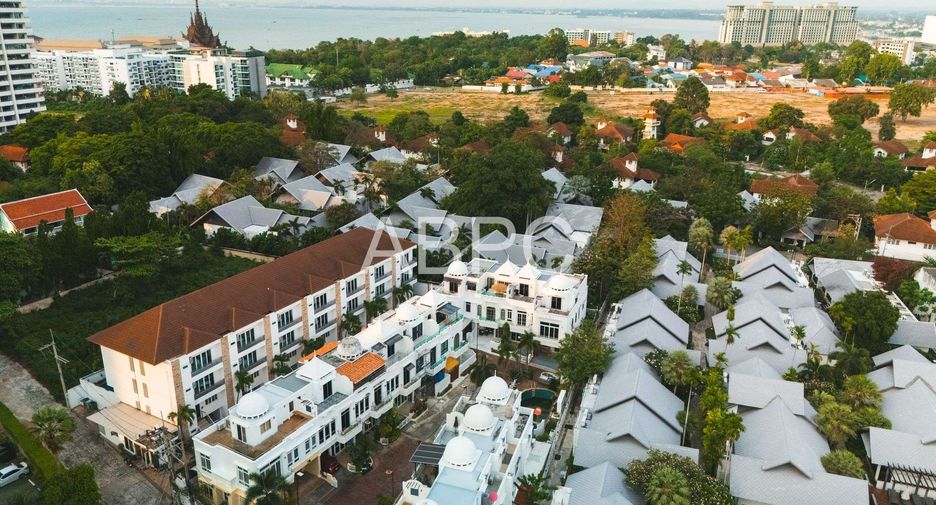 For rent and for sale 3 bedrooms townhouse in North Pattaya, Pattaya