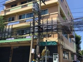 For sale 7 Beds house in Phra Khanong, Bangkok