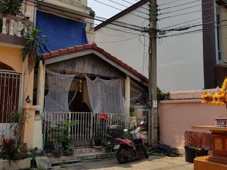 For sale 4 bed townhouse in Nong Khaem, Bangkok