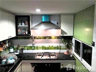 For sale 3 bed townhouse in Lat Phrao, Bangkok
