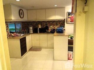 For sale 3 bed townhouse in Lat Phrao, Bangkok