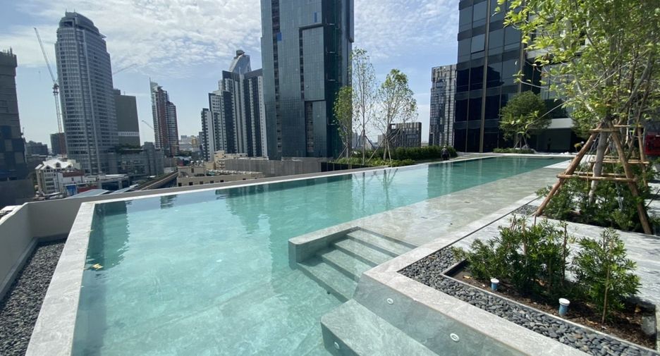 For sale 1 bed condo in Khlong Toei, Bangkok