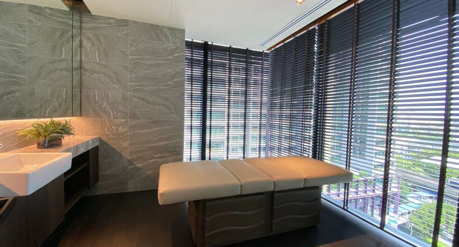 For sale 1 bed condo in Khlong Toei, Bangkok