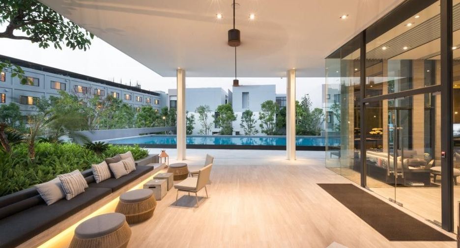For sale 5 bed house in Huai Khwang, Bangkok
