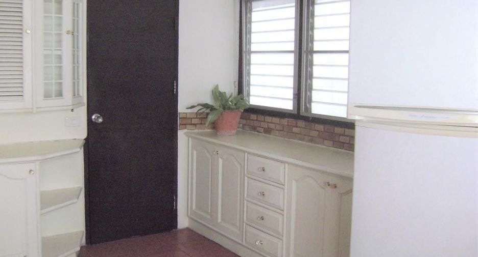 For rent 3 Beds condo in Khlong Toei, Bangkok