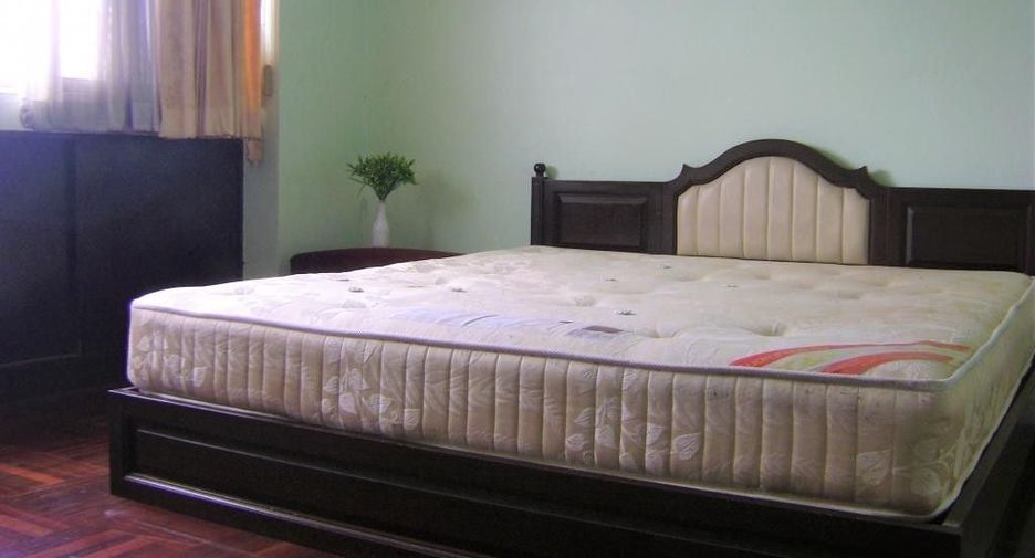 For rent 3 Beds condo in Khlong Toei, Bangkok