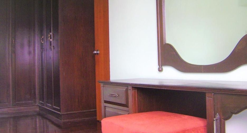 For rent 3 Beds condo in Khlong Toei, Bangkok