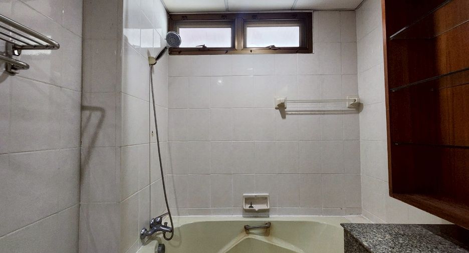 For rent 3 ベッドルーム condo in Watthana, Bangkok