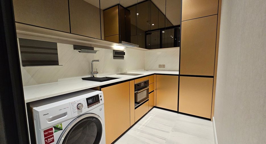 For sale 2 ベッドルーム condo in Sathon, Bangkok