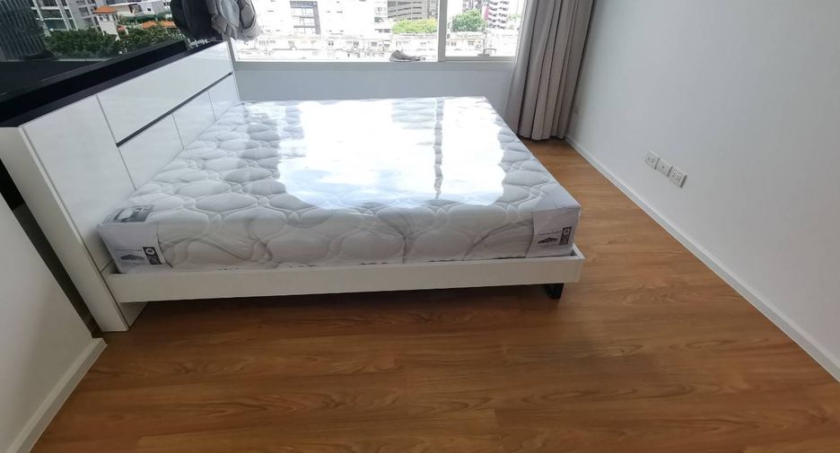 For sale 1 bed condo in Watthana, Bangkok