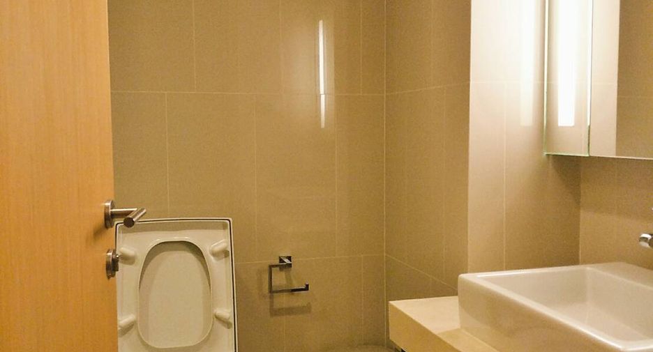 For sale 3 bedrooms condo in Khlong Toei, Bangkok