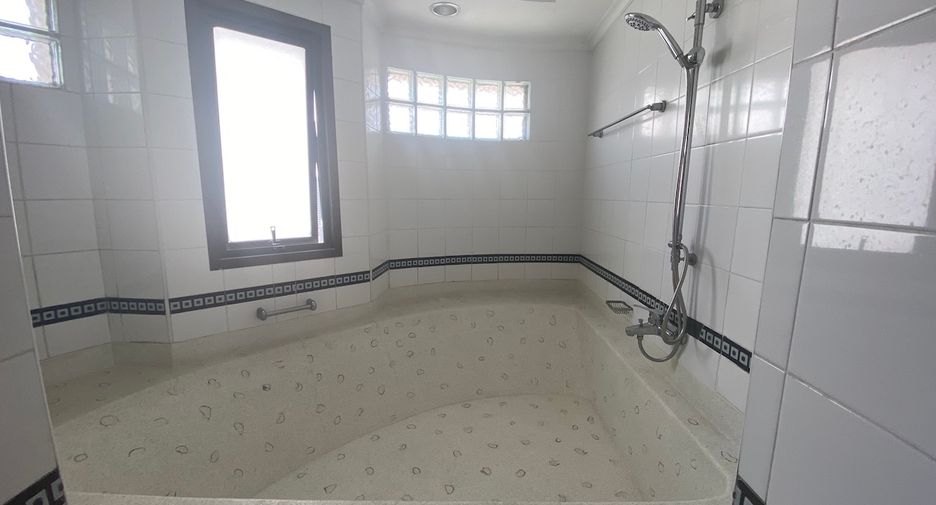 For sale 3 bed condo in Watthana, Bangkok