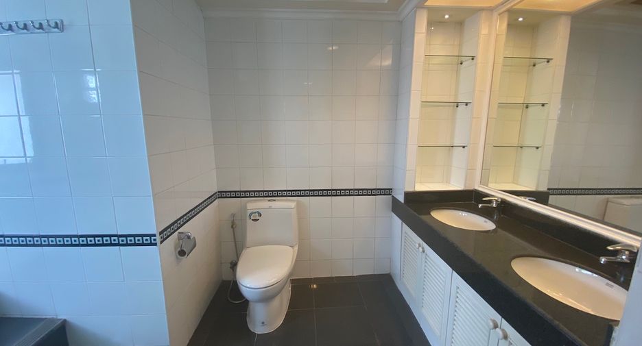 For sale 3 bed condo in Watthana, Bangkok