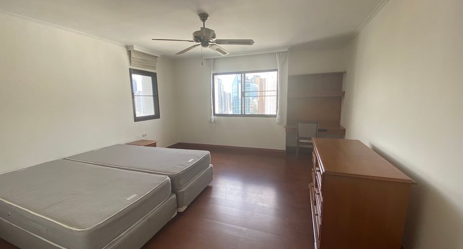 For sale 3 bed condo in Watthana, Bangkok